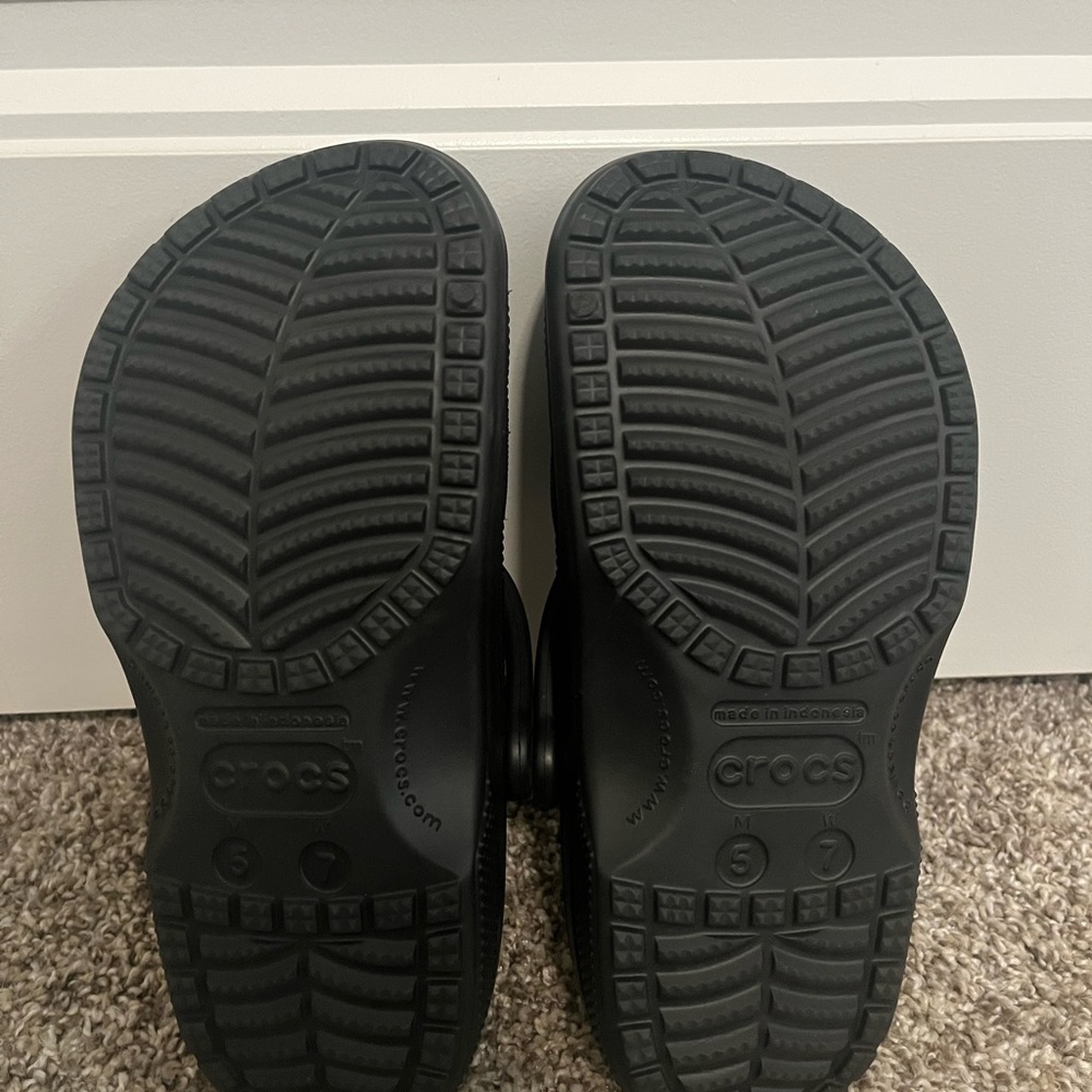 Crocs - Picture 2 of 2